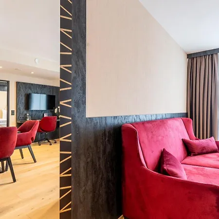 Aparthotel Plaza 4*