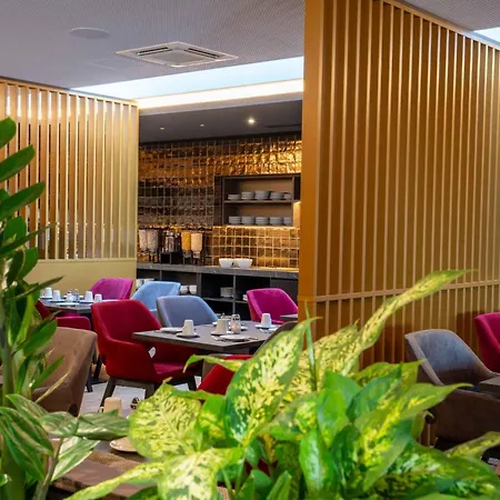 Aparthotel Plaza 4*