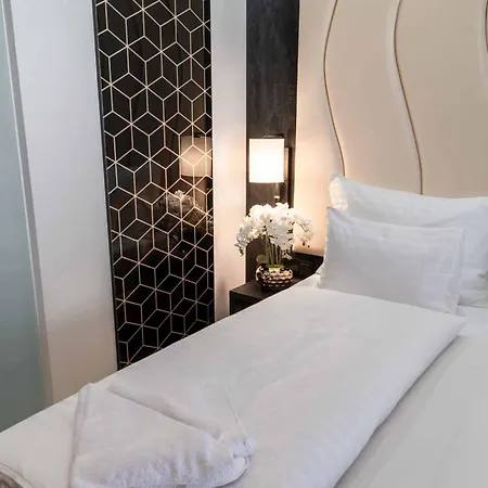 Plaza アパートホテル 4*