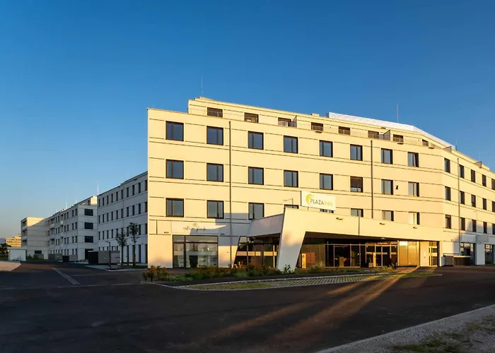 Plaza 4*